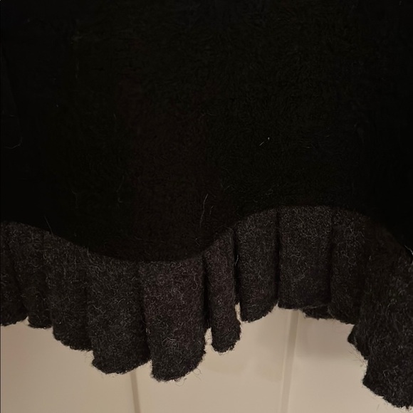 A. Giannetti Black & Grey Wool Ruffle front & bottom zip front Jacket, size M - Picture 6 of 7